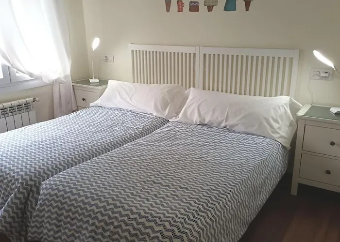 Apartamento Apartamento En Casa Con Jardin + Garaje. E-bi-201