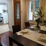 Apartamento En Casa Con Jardin + Garaje. E-bi-201 *