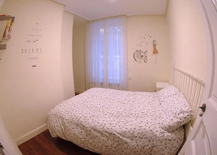 Apartamento En Casa Con Jardin + Garaje. E-bi-201 Appartamento