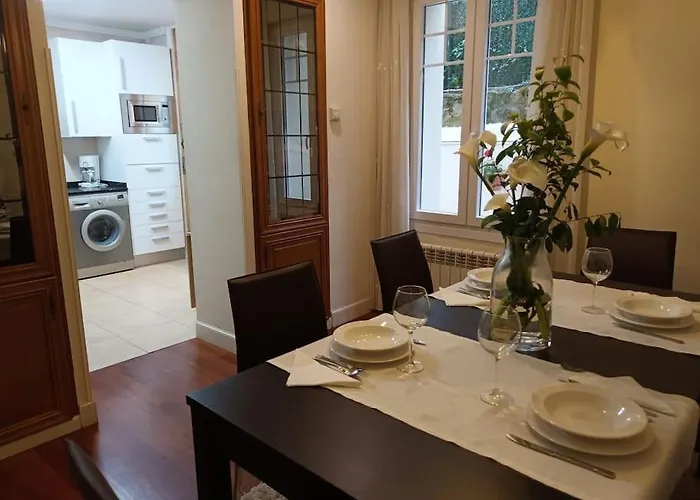 Apartamento En Casa Con Jardin + Garaje. E-bi-201 *