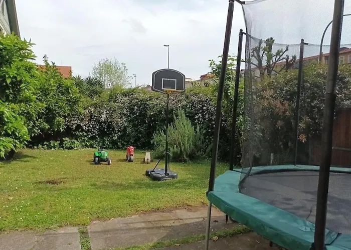 Apartamento En Casa Con Jardin + Garaje. E-bi-201 Appartamento *