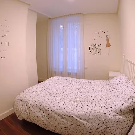 Apartamento En Casa Con Jardin + Garaje. E-bi-201 Apartamento