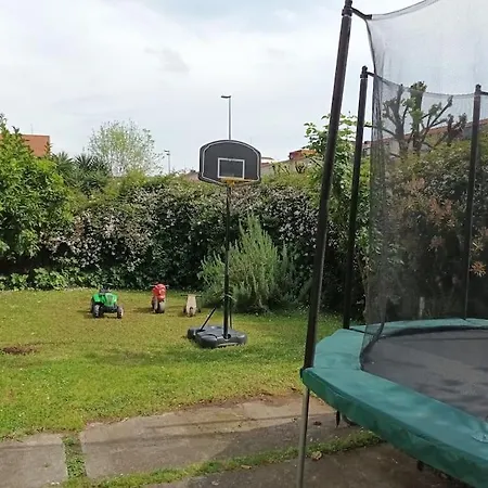 Apartamento En Casa Con Jardin + Garaje. E-bi-201 公寓 *
